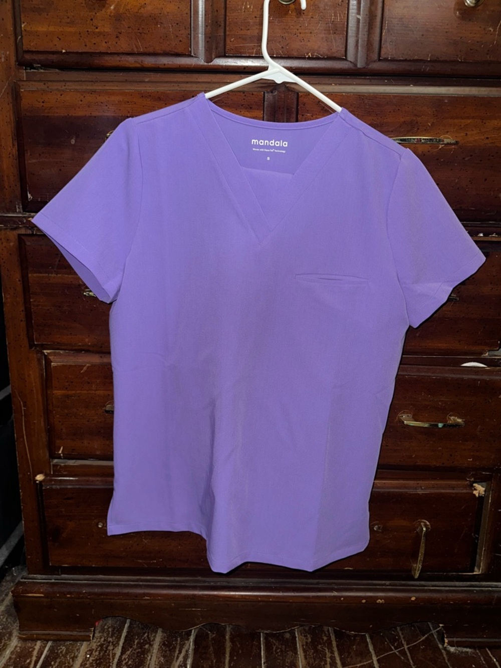 Mandala Women's V-Neck Scrub Top in Purple with Joggers SCRUB SET NEW W/O tags